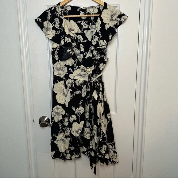 FREE PEOPLE French Quarter Mini Wrap Dress Flutter Floral Black White Small - Picture 4 of 10